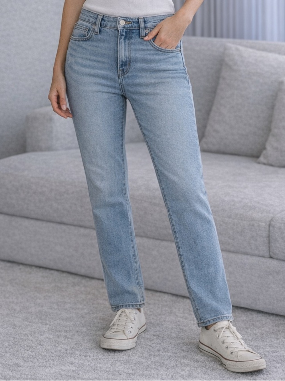 Old Navy | High-Rise Straight Light Wash Jeans | Size 6